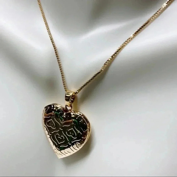 DAINTY Heart Lock Necklace | Gold Plated | Gift for Mother | - Picture 5 of 8